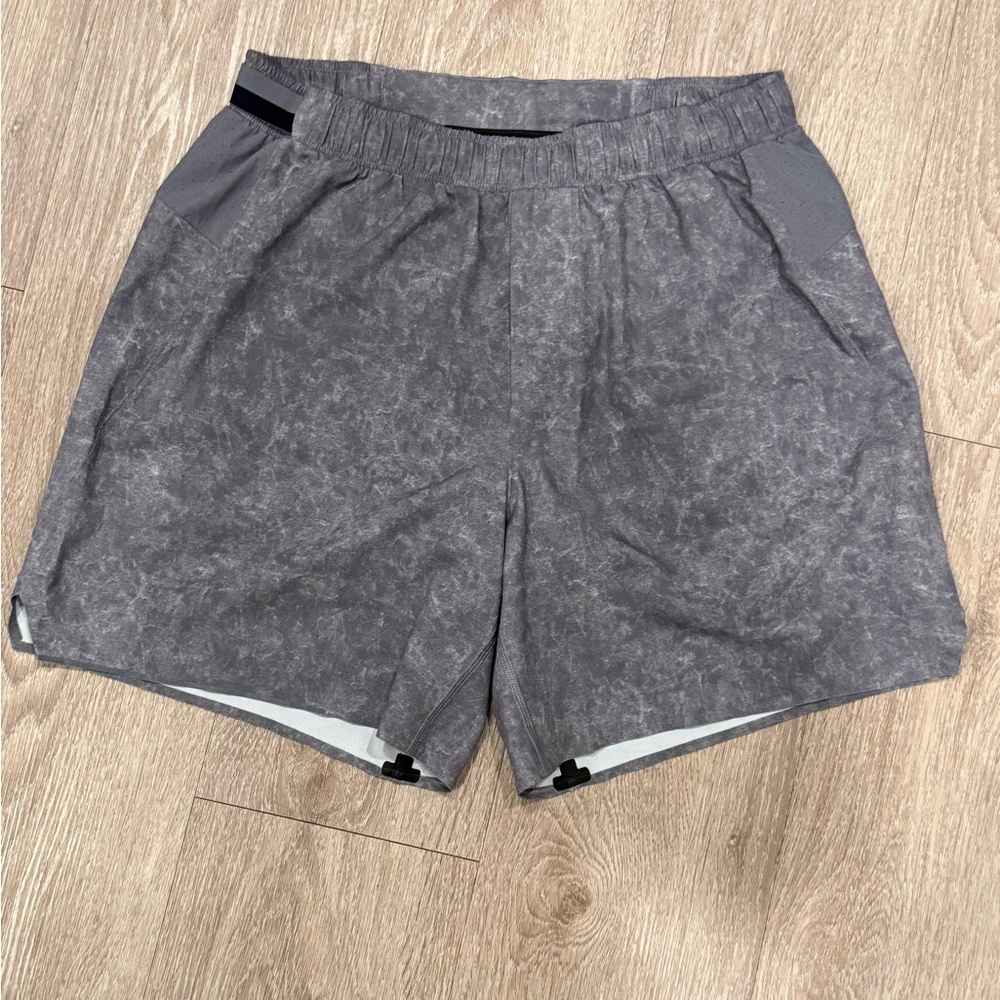 LuluLemon Mens Medium Grey Training Shorts